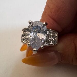 Elegant Silver Teardrop Ring size 9 S925